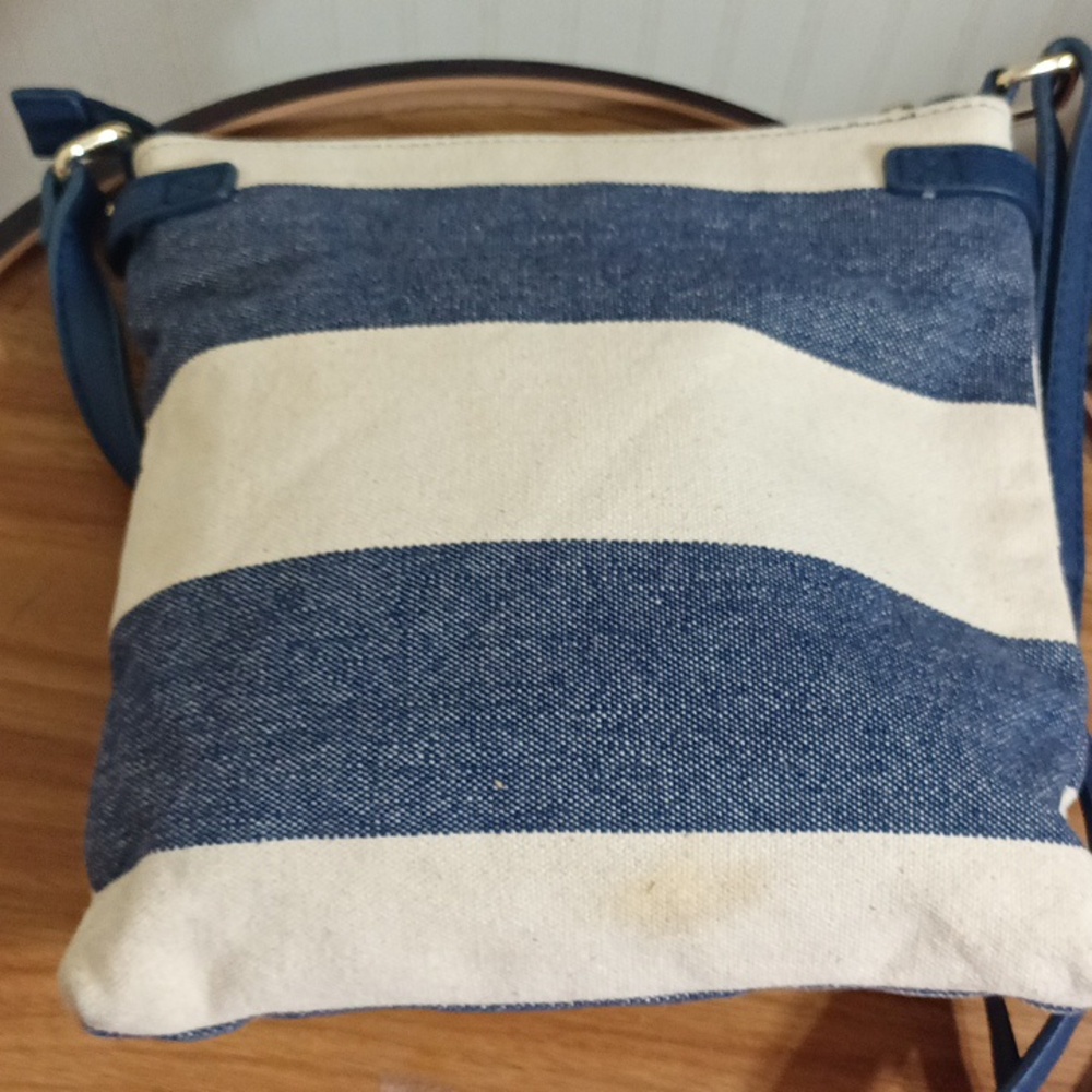 Tommy Hilfiger 8oz striped crossbody bag - Picture 7 of 10